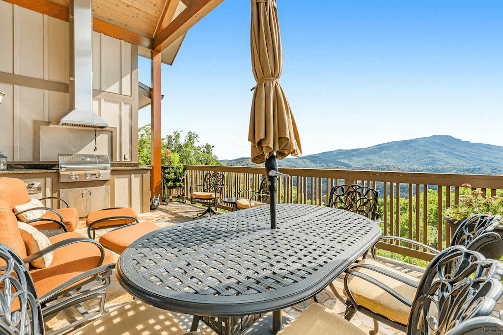 Red Tail Home - Image 17