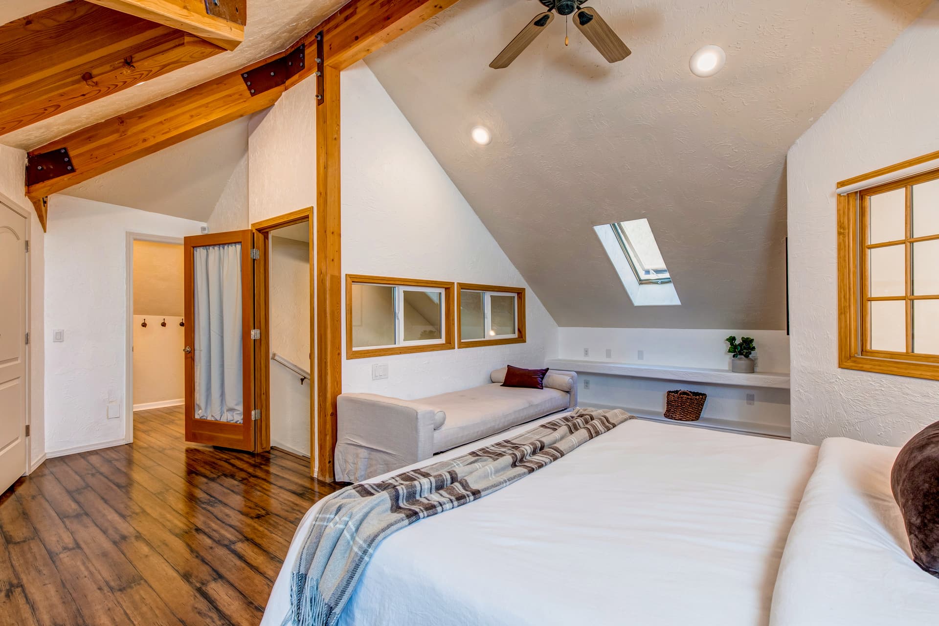 Mountain Hillside Manor - Image 11