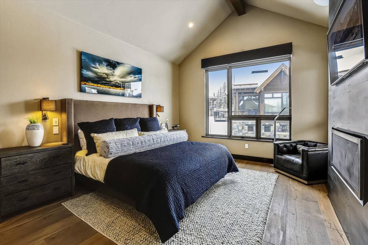 Falcon Haus - Image 10