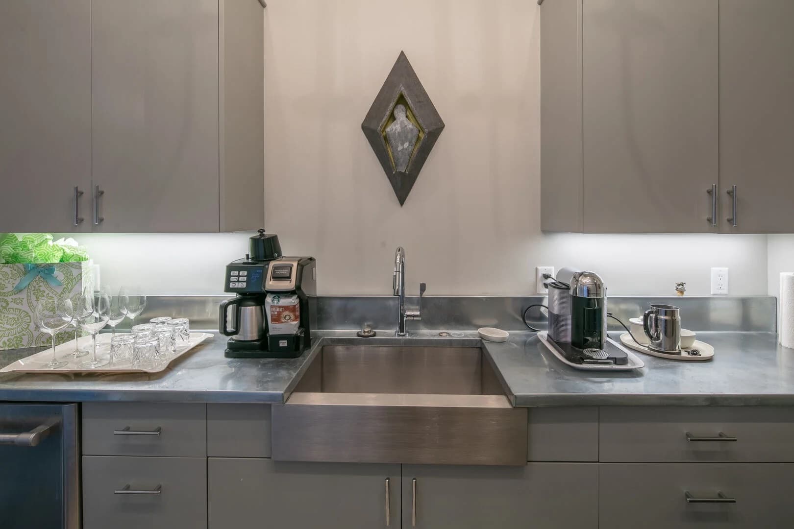 Outside Inn Place - Image 16