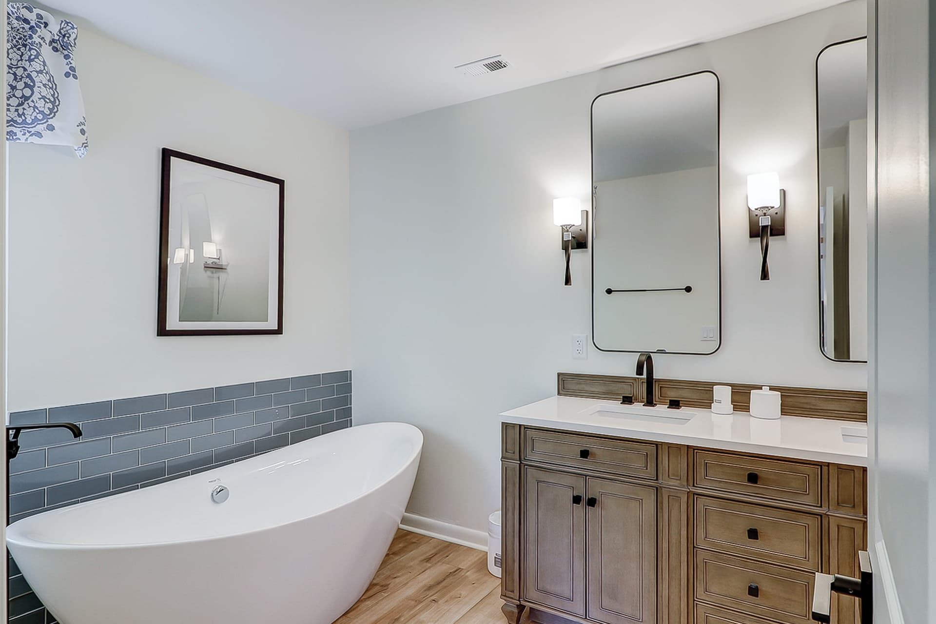 Sunny Daze - Image 21