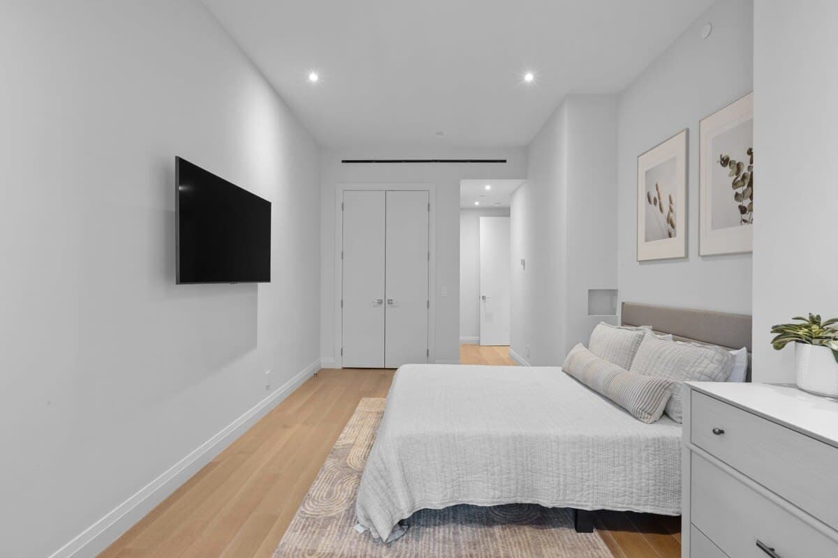 Madison Place - Image 20