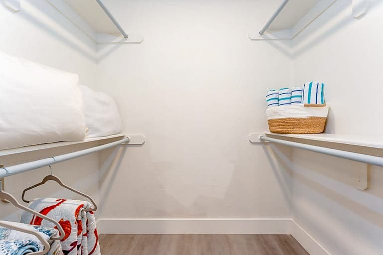 Déjà Blue - Image 24