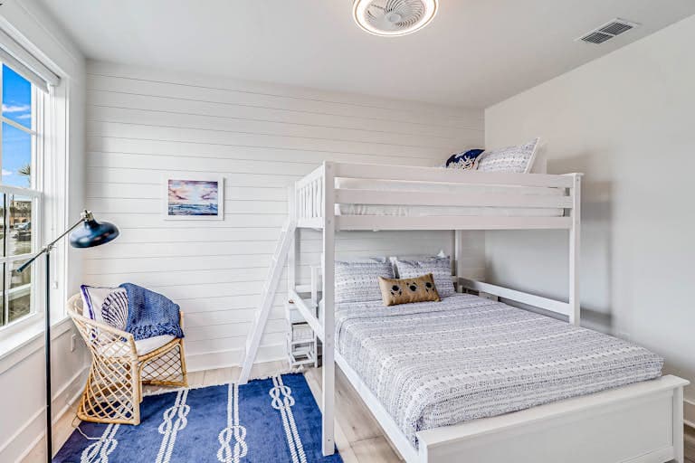 Commodore’s Hideout - Image 30