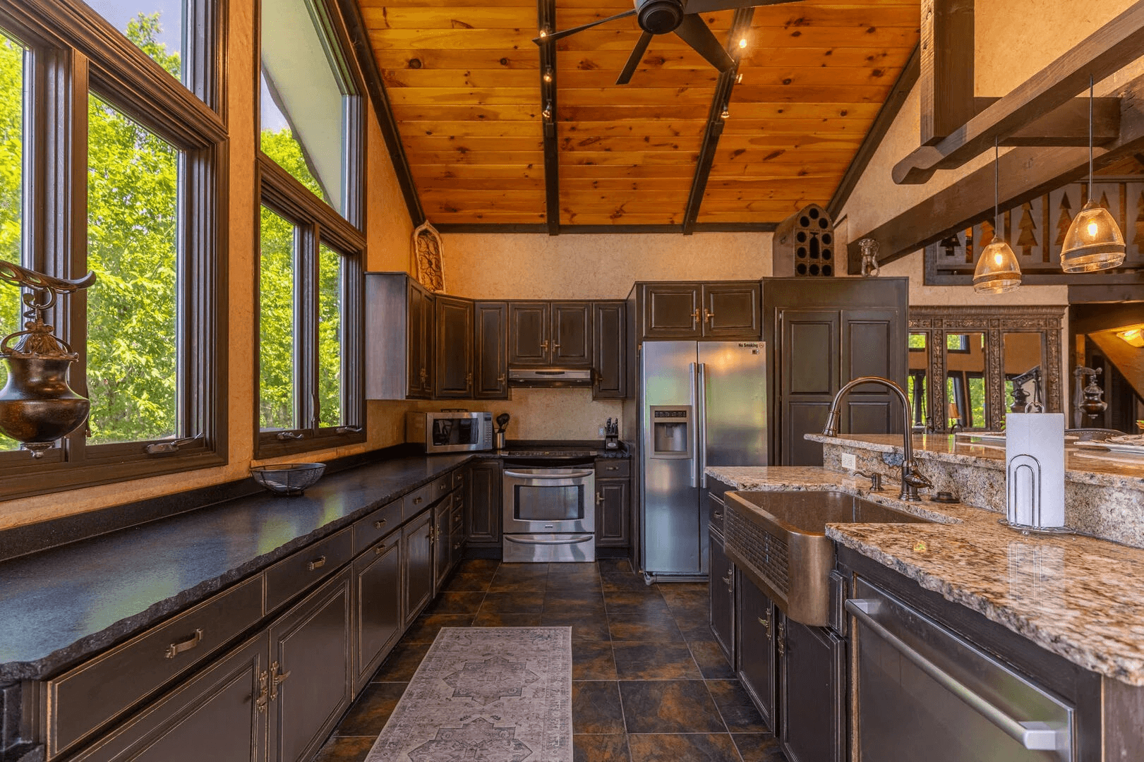 Halftime Haus - Image 4