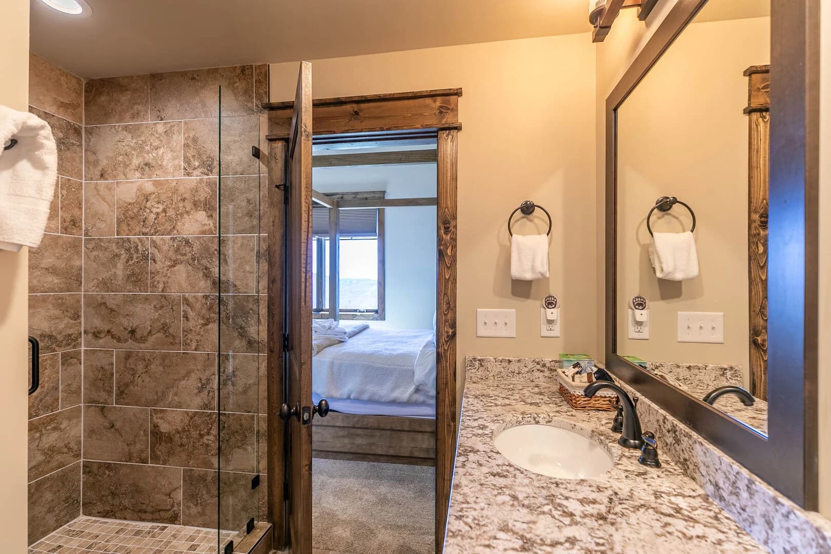 Bear Haven Hideaway - Image 26