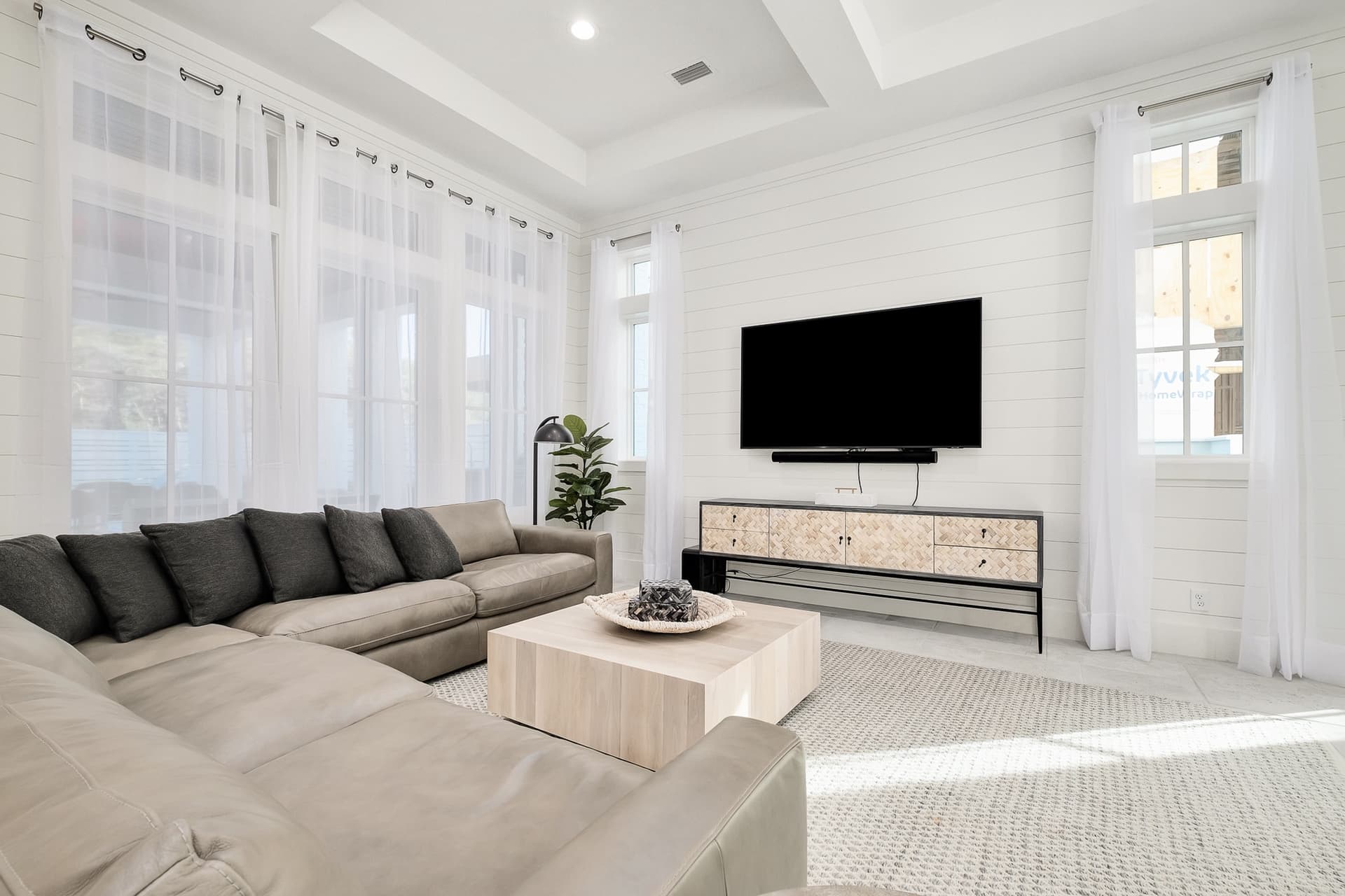 Emerald Palms - Image 6