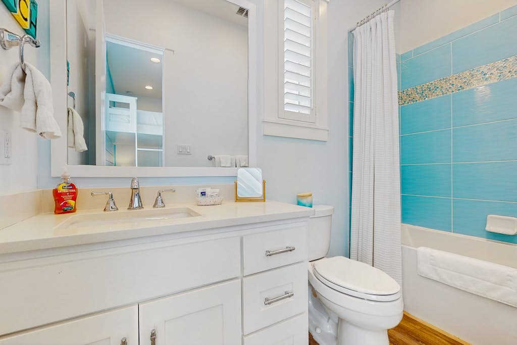 Sea*Renity Now - Image 18