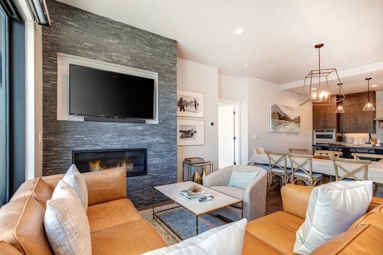 Hideout Hideaway - Image 8