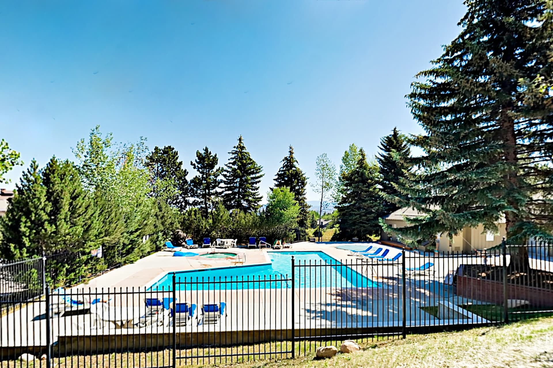 Blackstone Paradise Home - Image 25