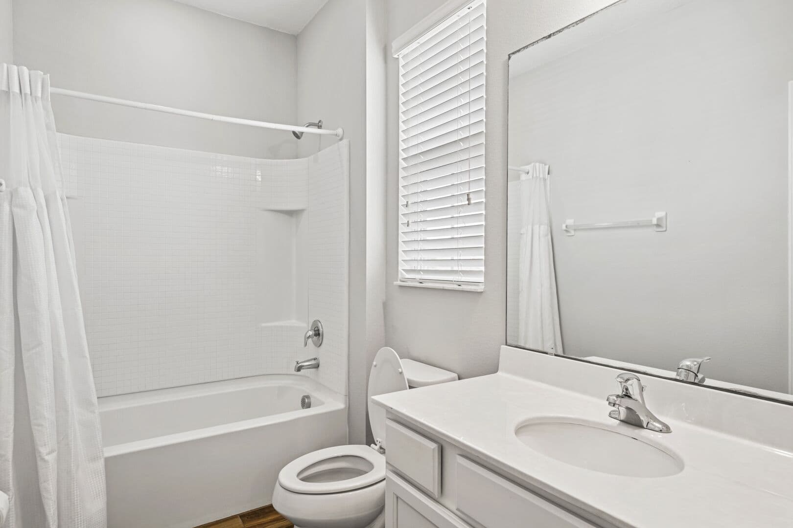 Gallery House - Image 74