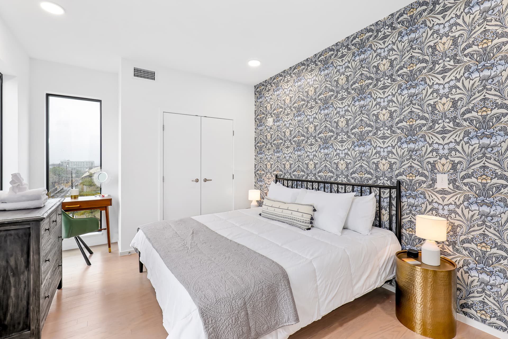 Eve on the River 407 - Image 5