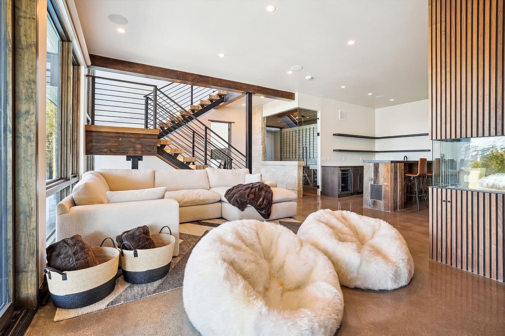 Modern View Manor - Image 29