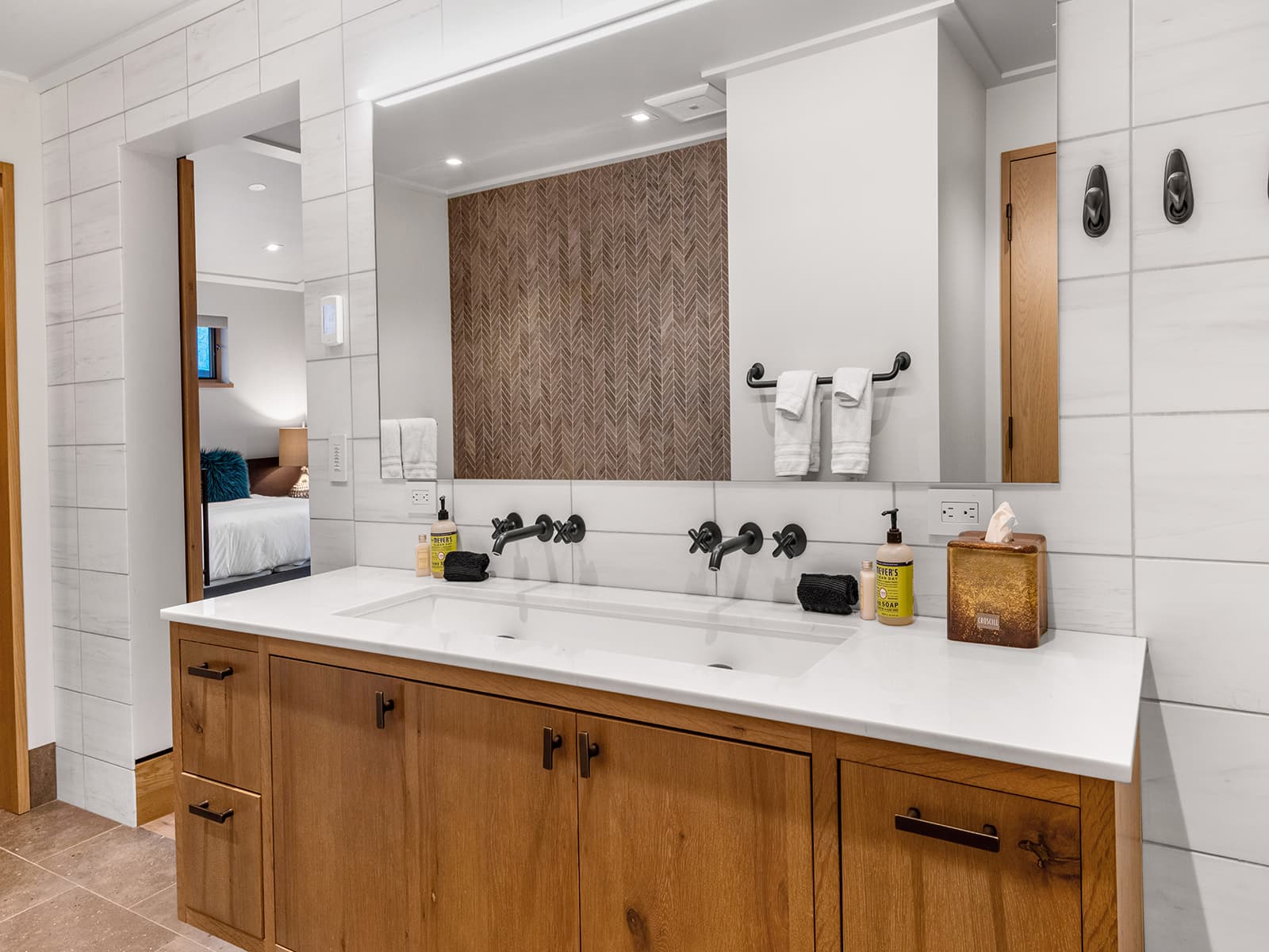 Red Lion Penthouse - Image 15