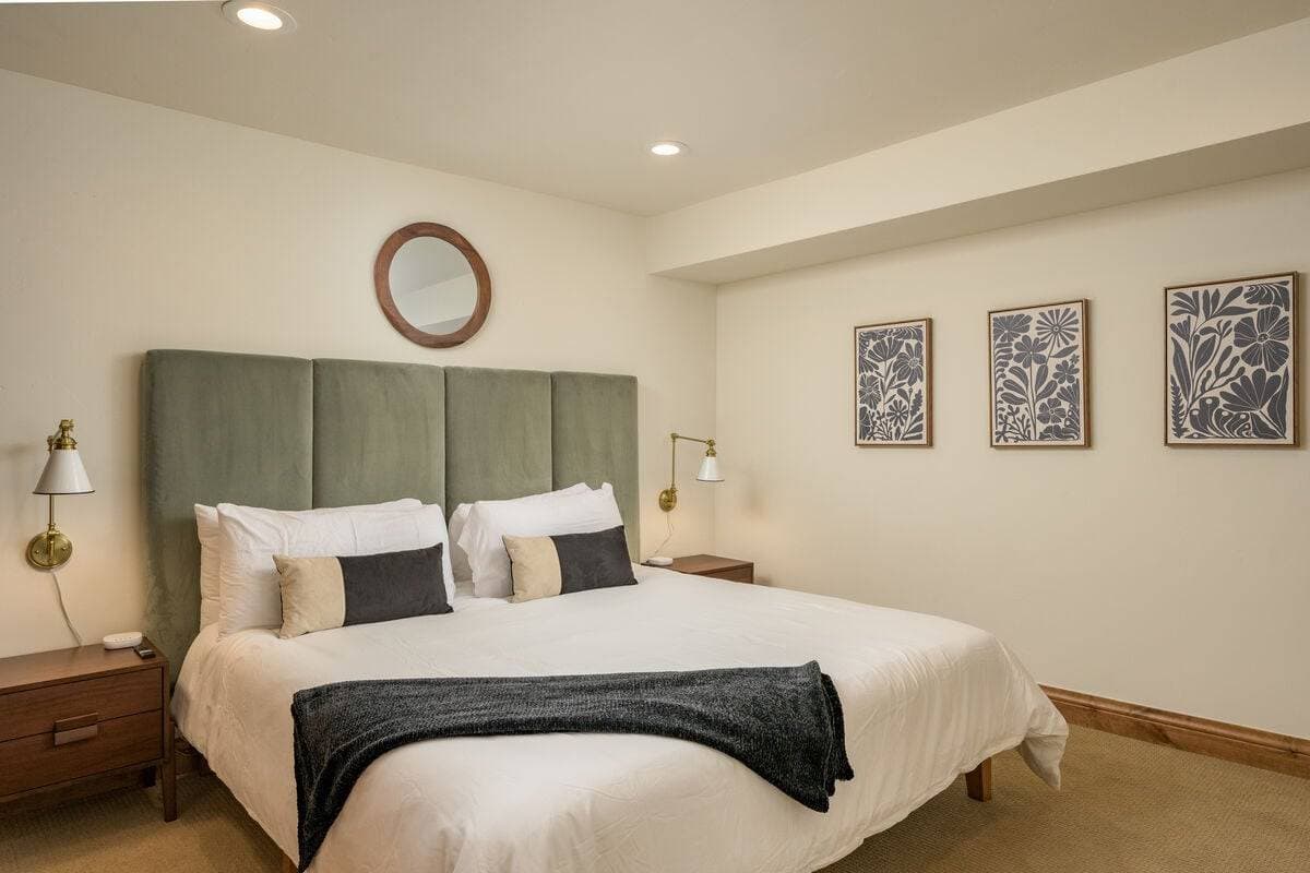 Four Sisters - Image 86