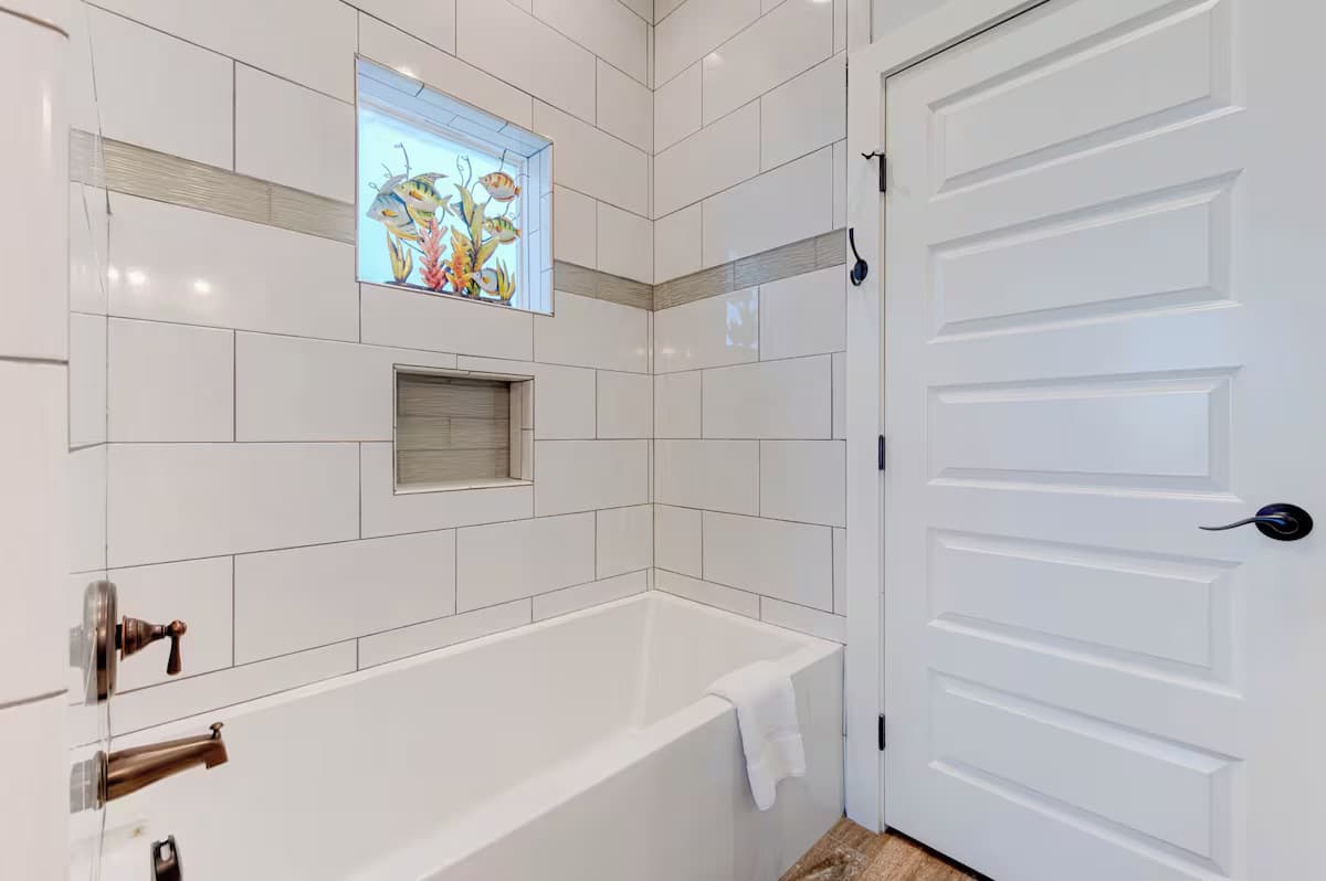 Postcard From Paradise - Image 17