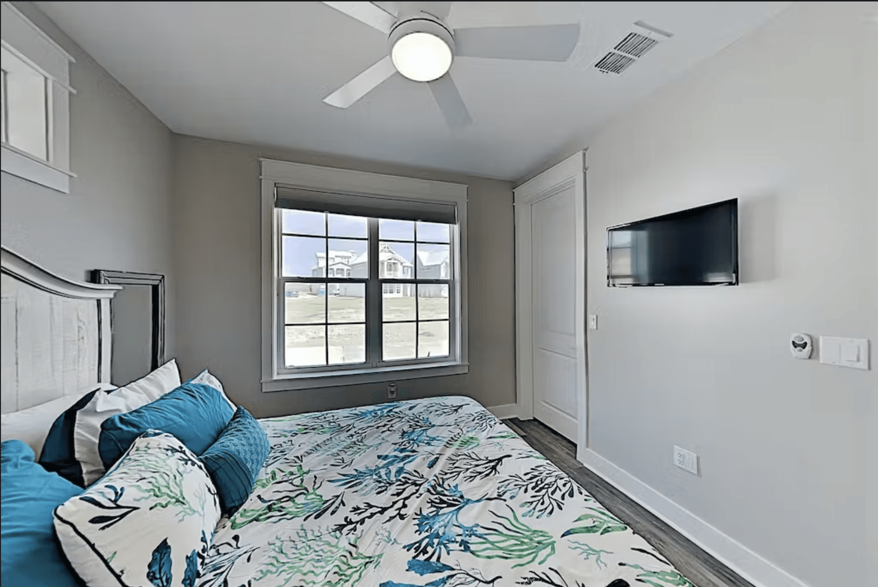 Birdies and Bikinis - Image 13