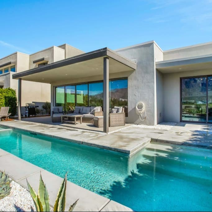 Majestic Mountain View - Image 1