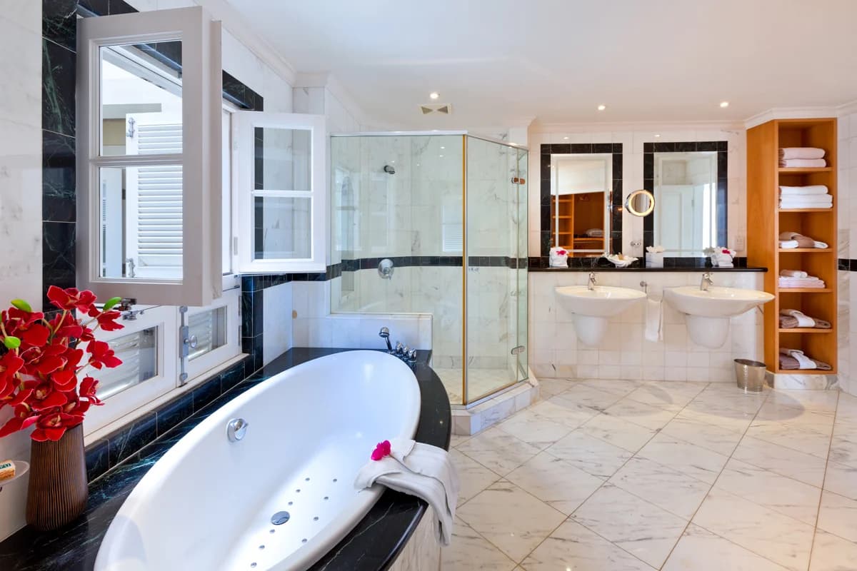 Bonnet Home - Image 3