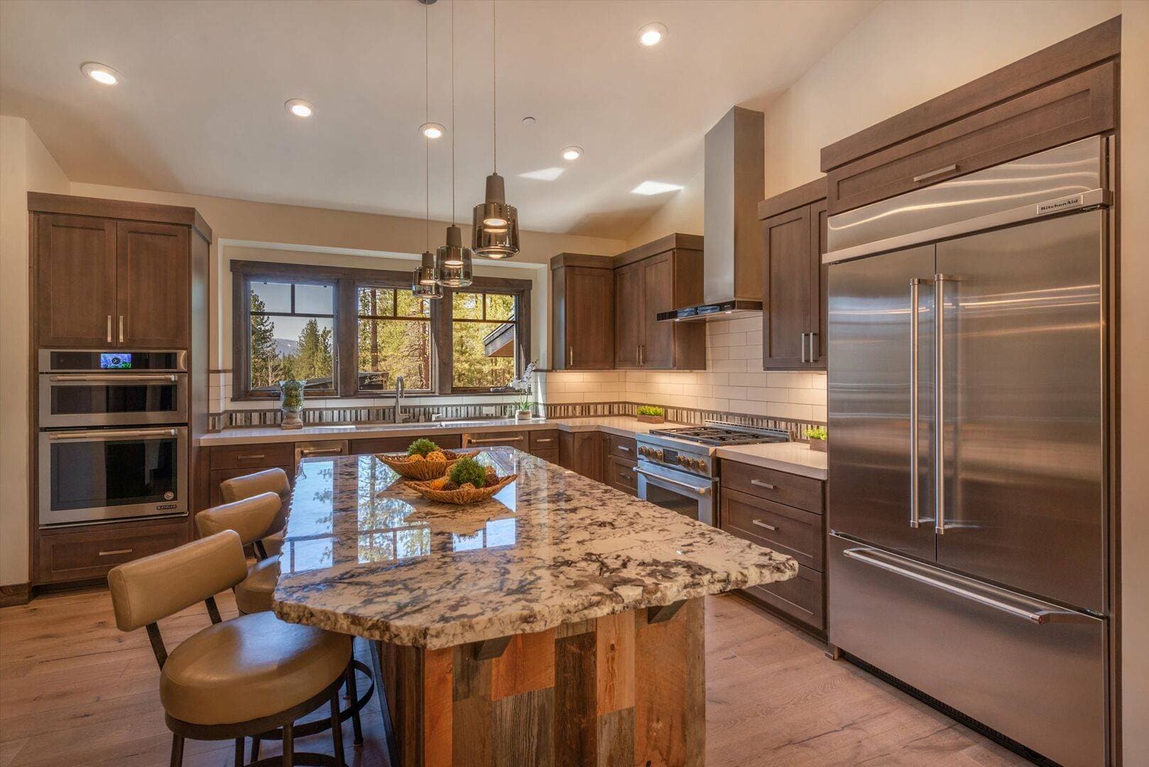 Lavish Cabin at Gray's Crossing - Image 6