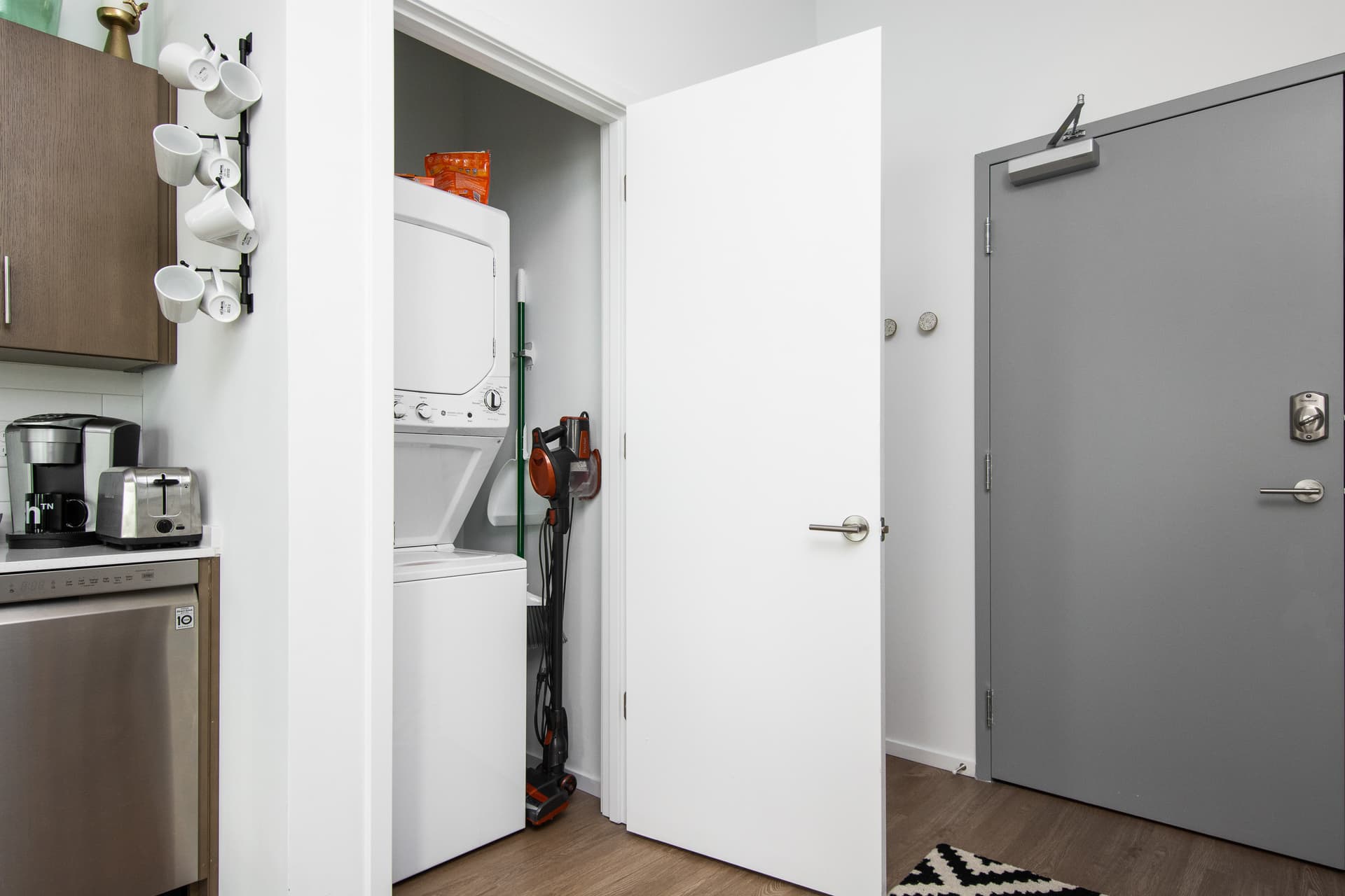 Red Illume Home - Image 13