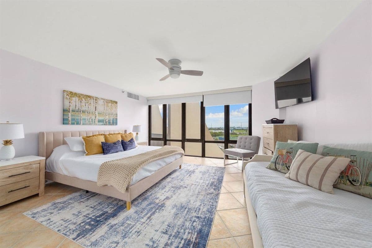 Bridgepoint Residence - Image 19