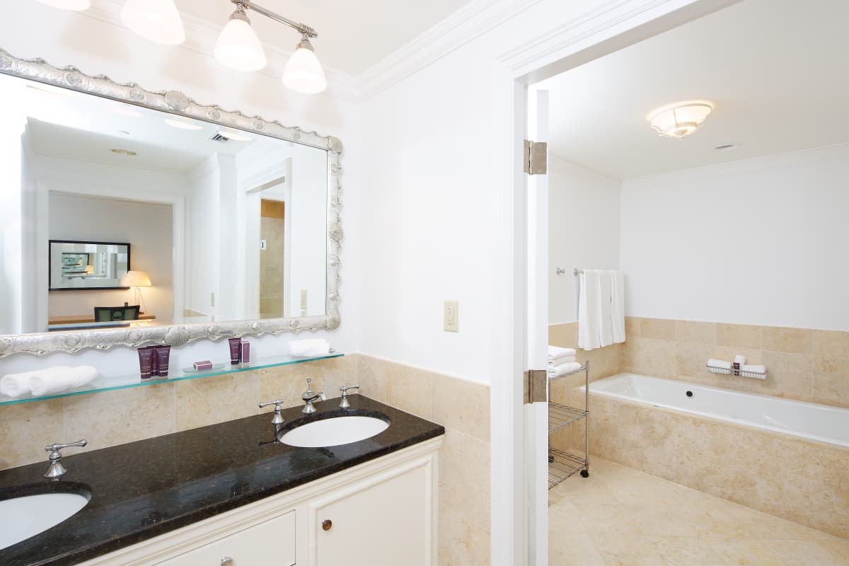 Ritz-Carlton Residence #108 - Image 9