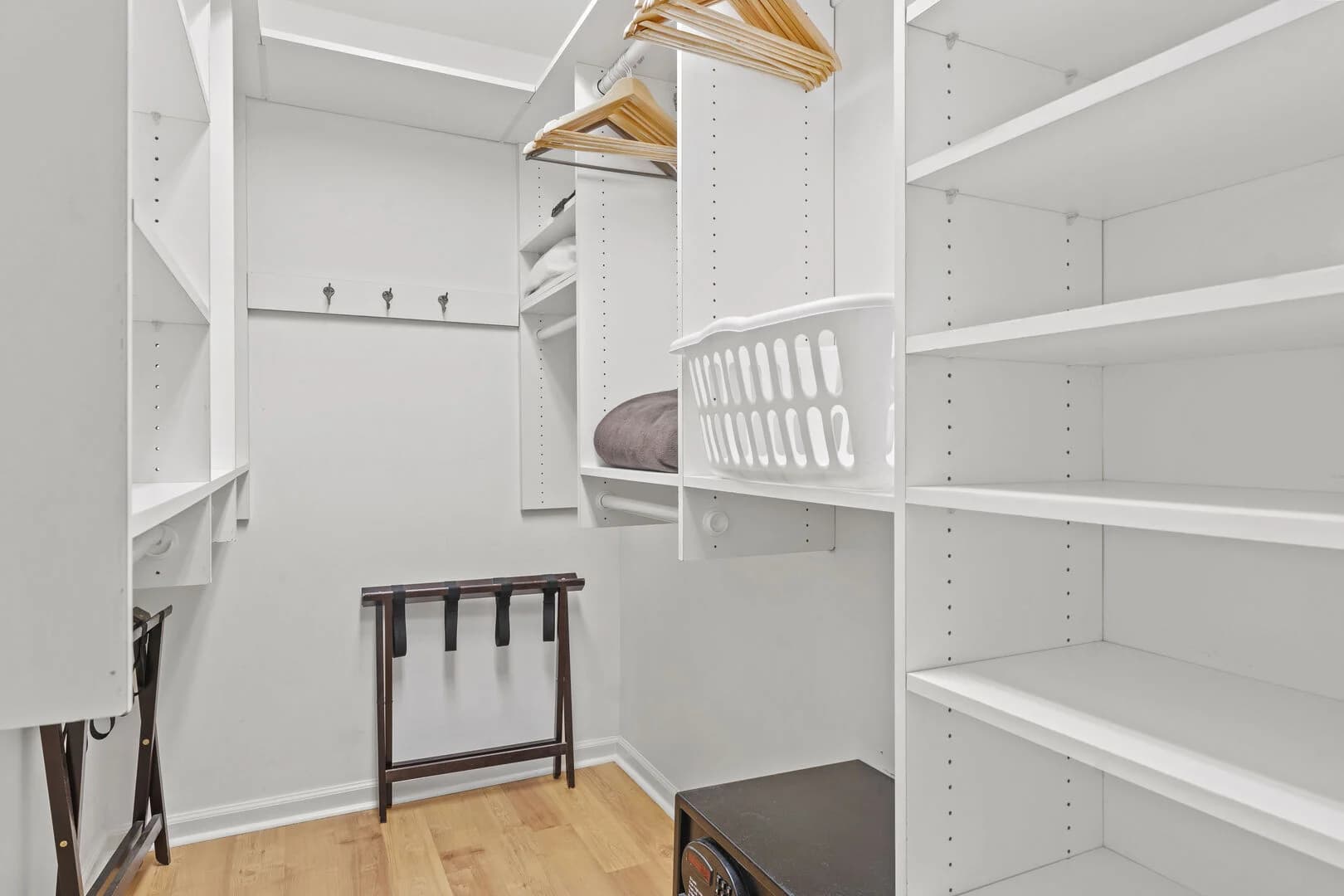 Tropical Retreat - Image 38