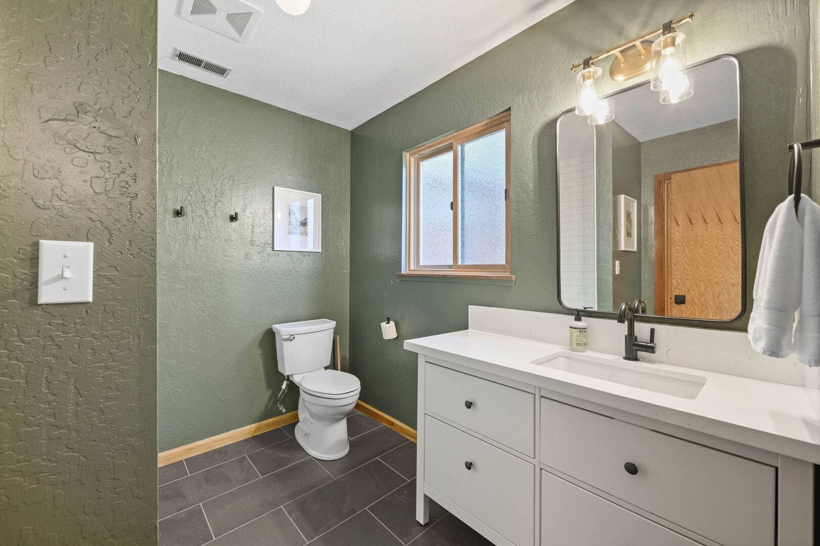 Sleeping Bear Lodge - Image 17