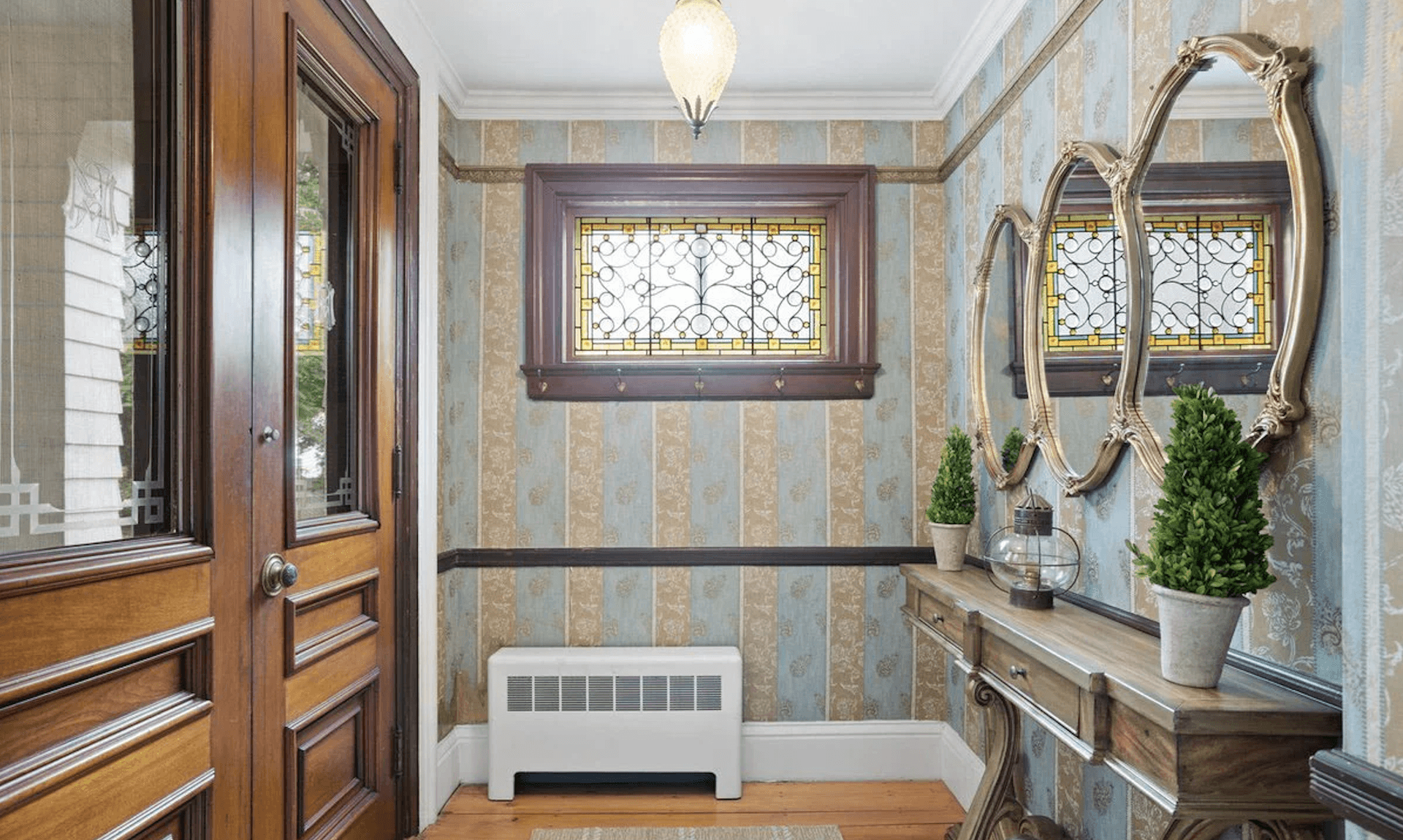 Center Of It All Estate - Image 16