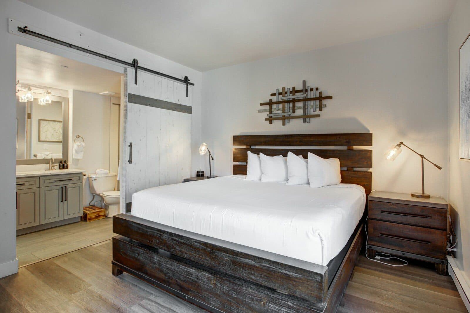 Lavish Condo - Image 7