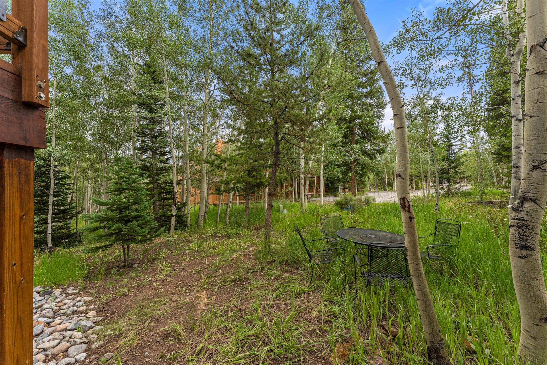 Burgundy House - Image 63