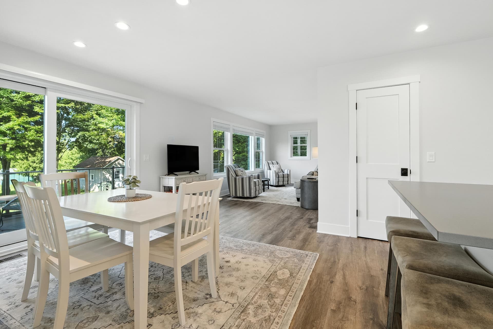 Thenell's Beach House - Image 11