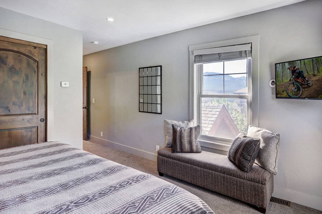 Creekside Escape - Image 22