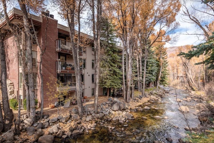 East Cooper Townhome - Image 4