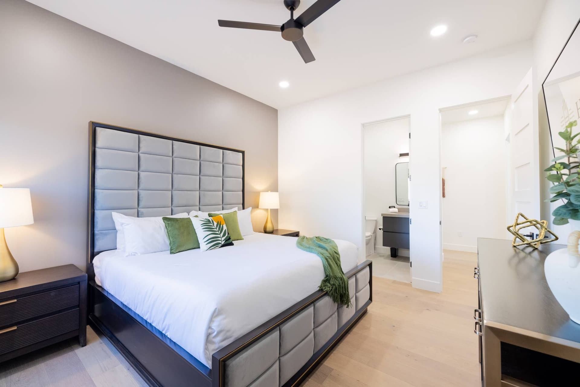 Estate on Harmony - Image 37