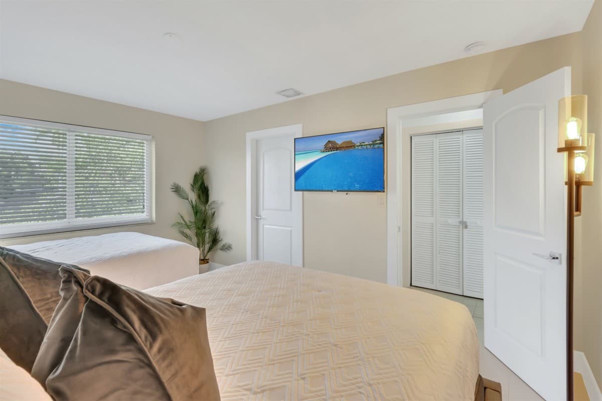 Bright Home - Image 12