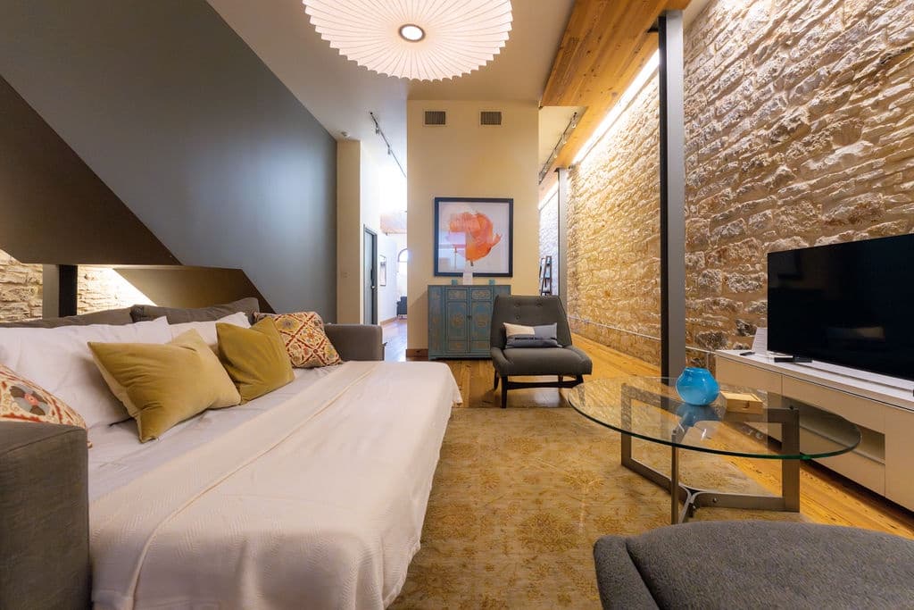 Loft On Congress Home - Image 17