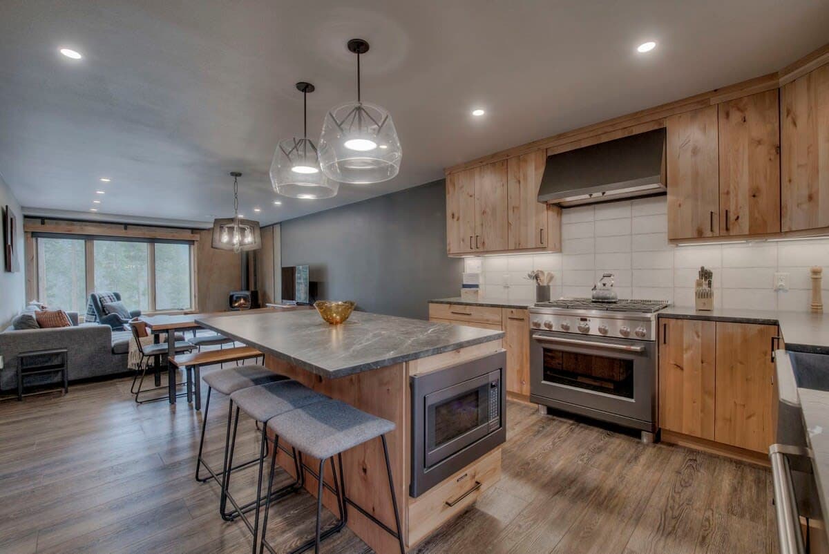 Peaks and Pines - Image 5