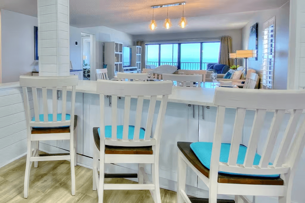 Reflections on the Gulf - Image 12