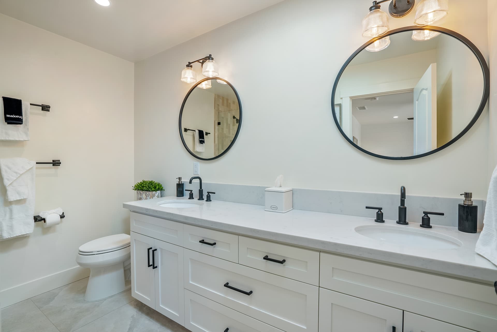 Mira Vista Manor - Image 30