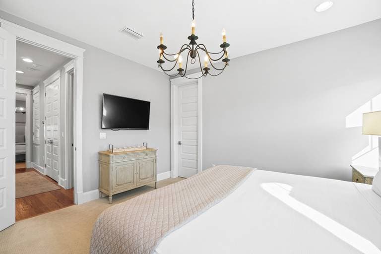 Blue Whale Bungalow - Image 26