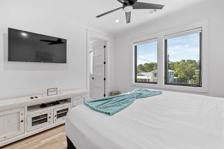 Happy by the Sea - Image 57