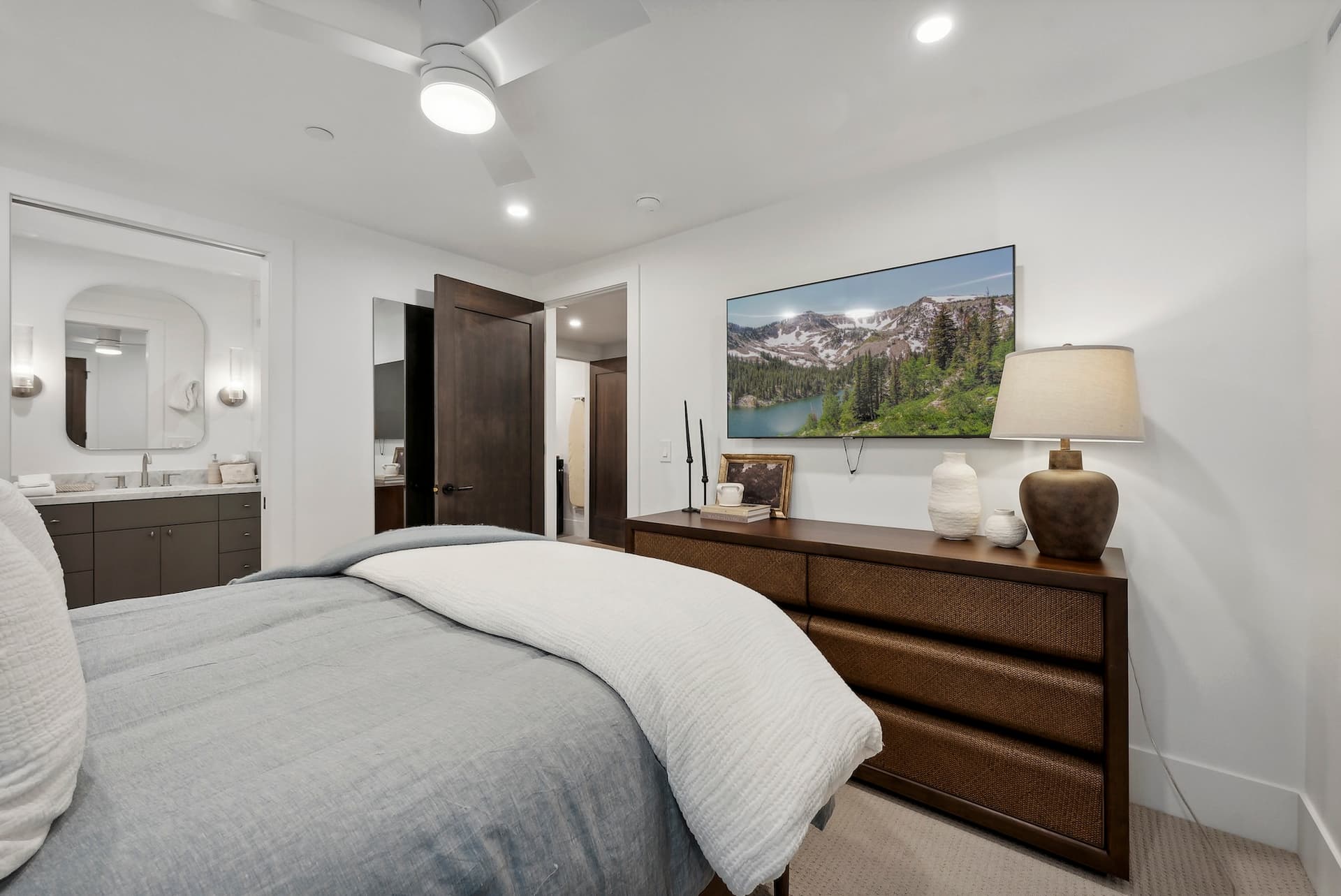 Slopeside Modern in Kings Crown - Image 25