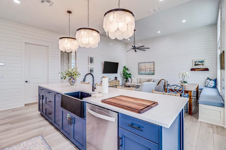 Commodore’s Hideout - Image 15