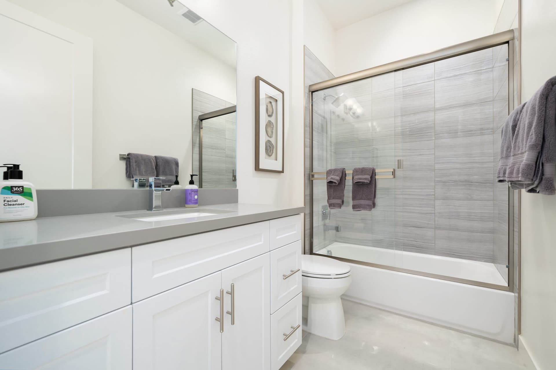 Stay Savvy in Palm Desert - Image 23