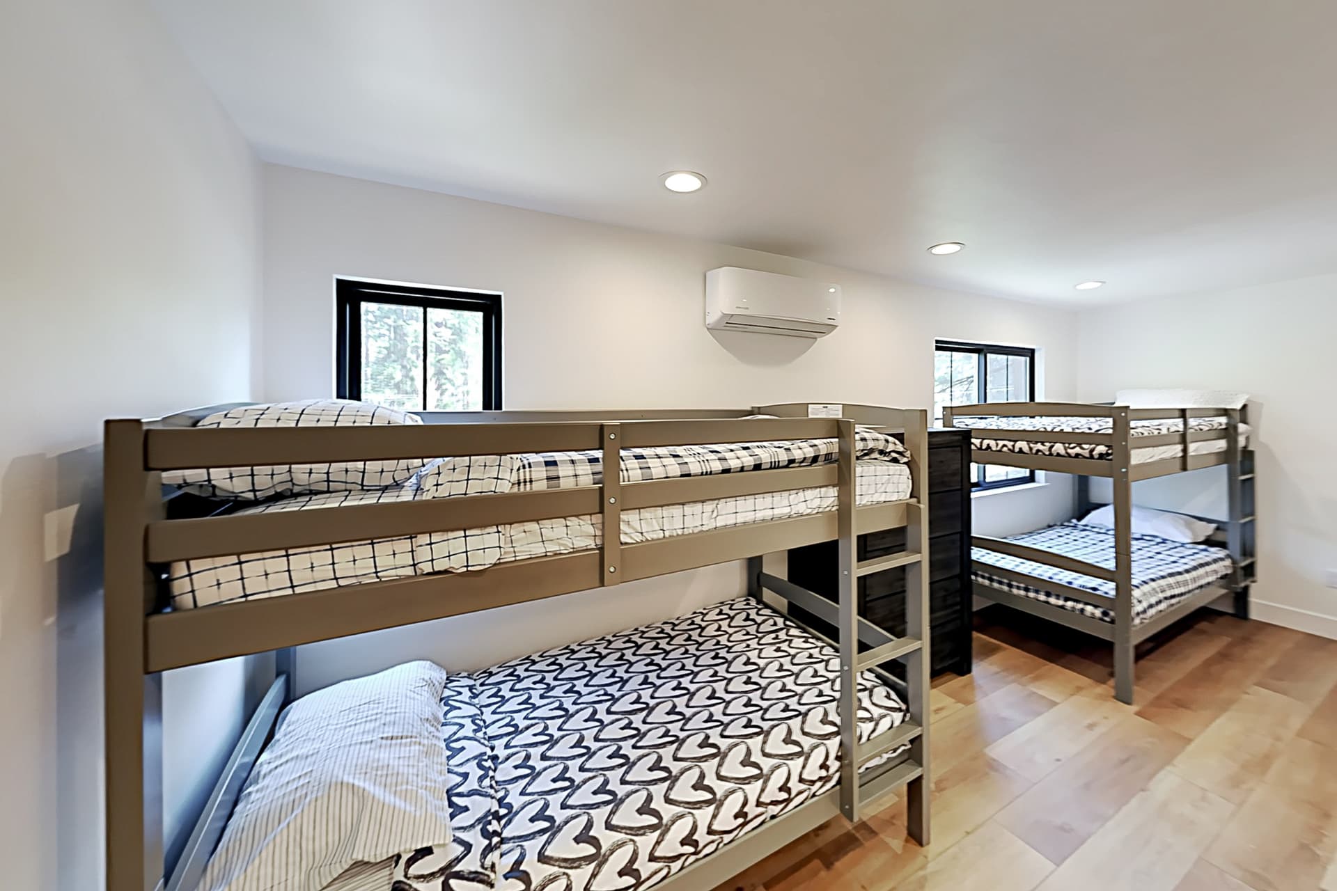 North Lake Adventure House - Image 22