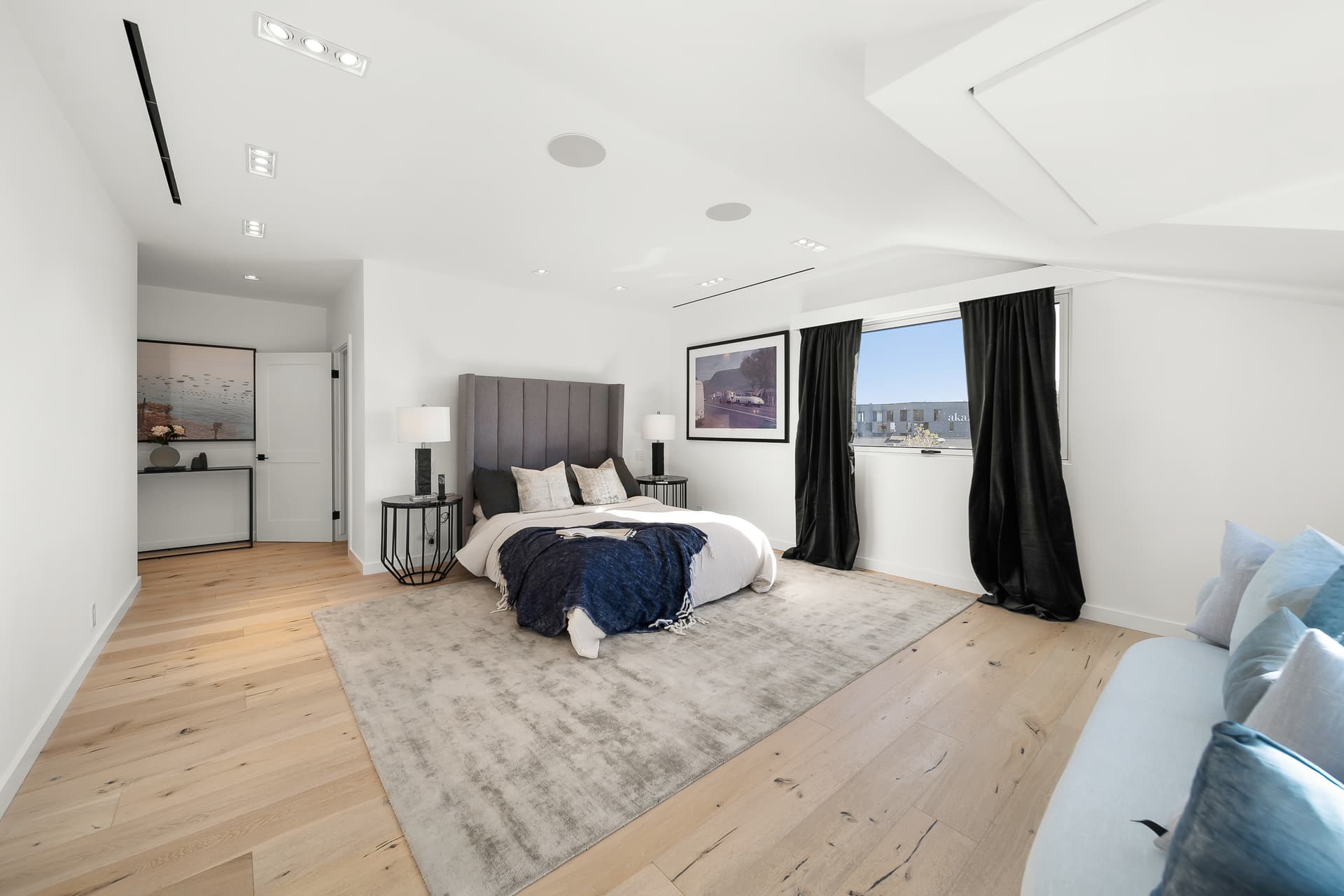 London Villa - Image 50