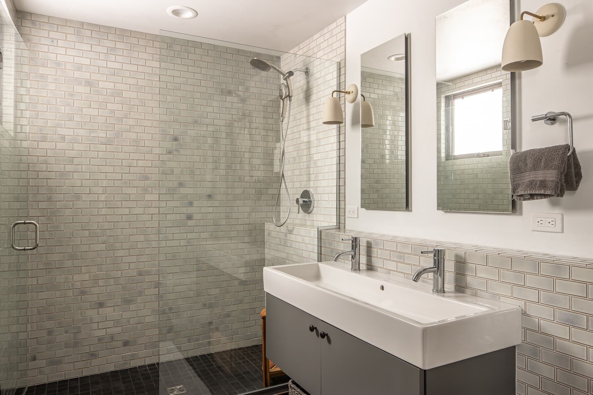 Lake Cabin #20 - Image 23