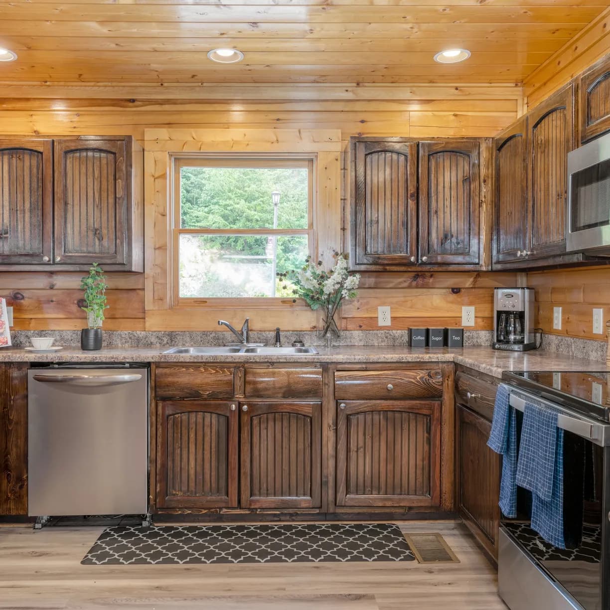 Delmont Manor - Image 17